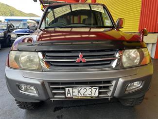 2000 Mitsubishi Pajero - Thumbnail