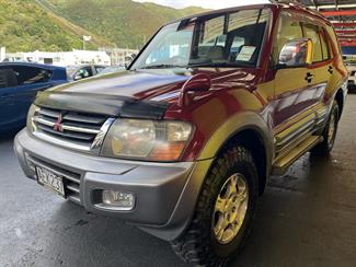 2000 Mitsubishi Pajero - Thumbnail