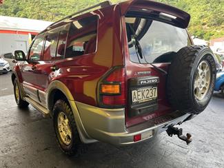 2000 Mitsubishi Pajero - Thumbnail