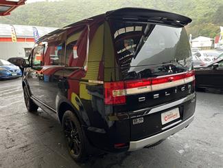 2014 Mitsubishi DELICA - Thumbnail
