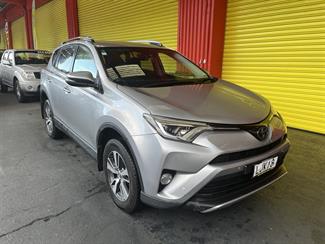 2018 Toyota RAV4 - Thumbnail