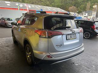 2018 Toyota RAV4 - Thumbnail