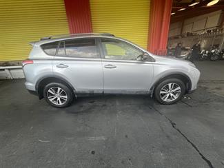 2018 Toyota RAV4 - Thumbnail