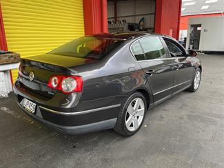 2006 Volkswagen Passat - Thumbnail