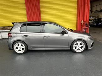 2011 Volkswagen Golf - Thumbnail