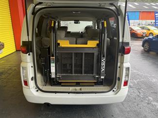 2003 Nissan ELGRAND - Thumbnail