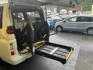 2003 Nissan ELGRAND - Thumbnail