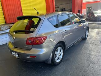 2004 Mazda Axela - Thumbnail
