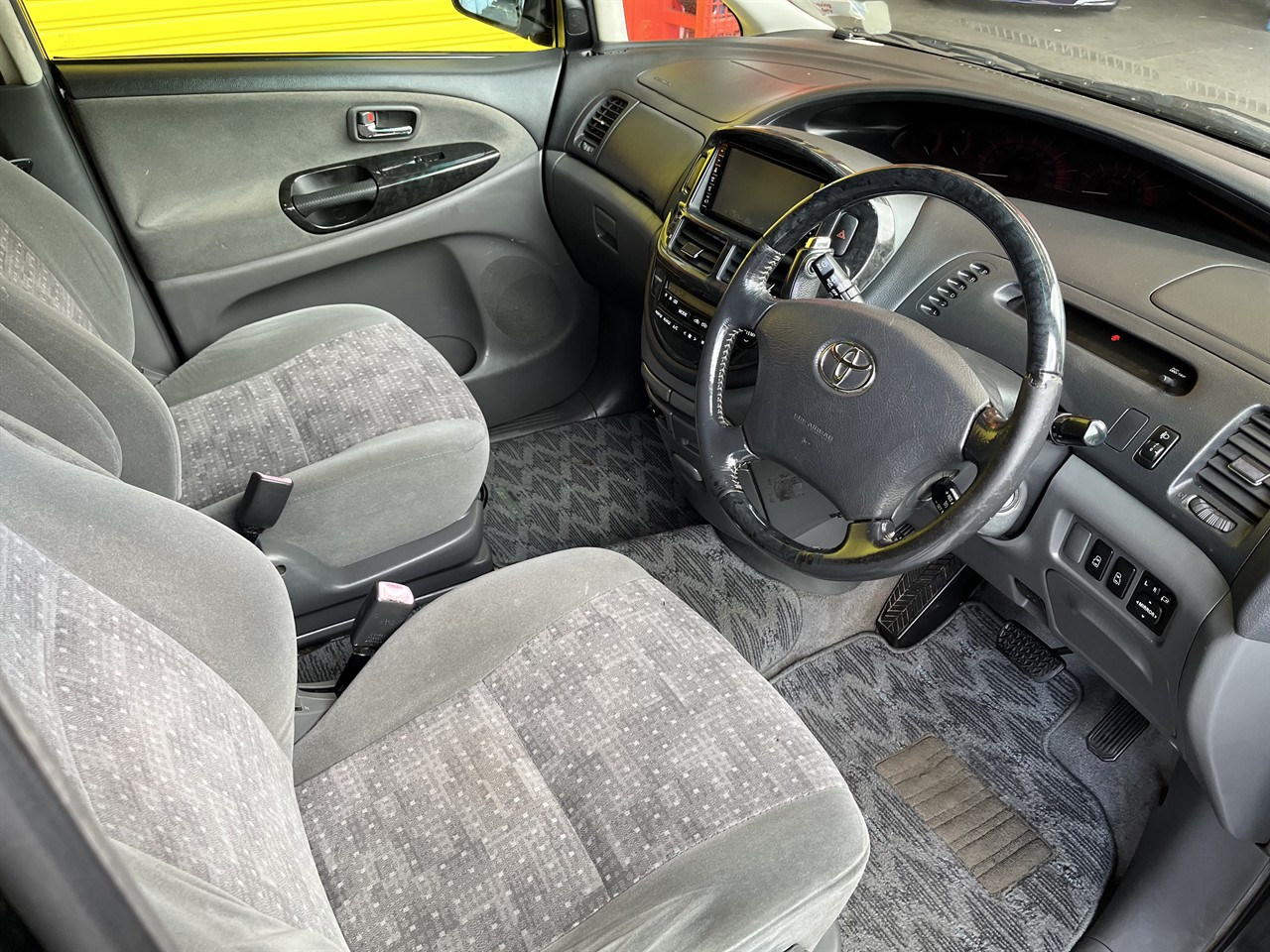 2004 Toyota Estima