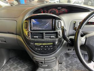 2004 Toyota Estima - Thumbnail