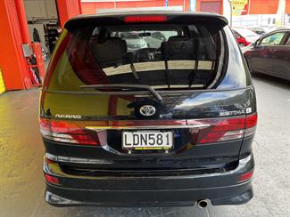 2004 Toyota Estima - Thumbnail