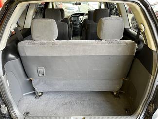 2004 Toyota Estima - Thumbnail