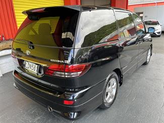 2004 Toyota Estima - Thumbnail