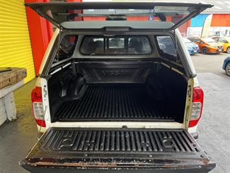 2017 Nissan Navara - Thumbnail