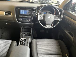 2015 Mitsubishi Outlander - Thumbnail