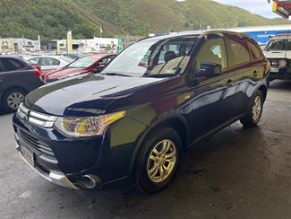 2015 Mitsubishi Outlander - Thumbnail