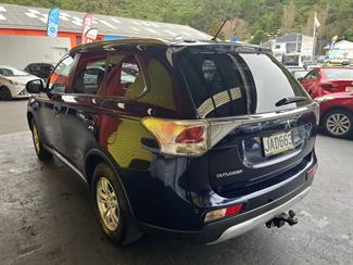 2015 Mitsubishi Outlander - Thumbnail