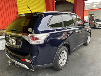 2015 Mitsubishi Outlander - Thumbnail
