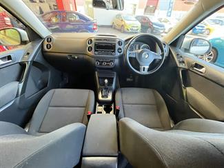 2013 Volkswagen Tiguan - Thumbnail