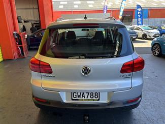 2013 Volkswagen Tiguan - Thumbnail