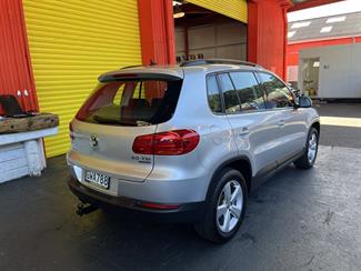 2013 Volkswagen Tiguan - Thumbnail
