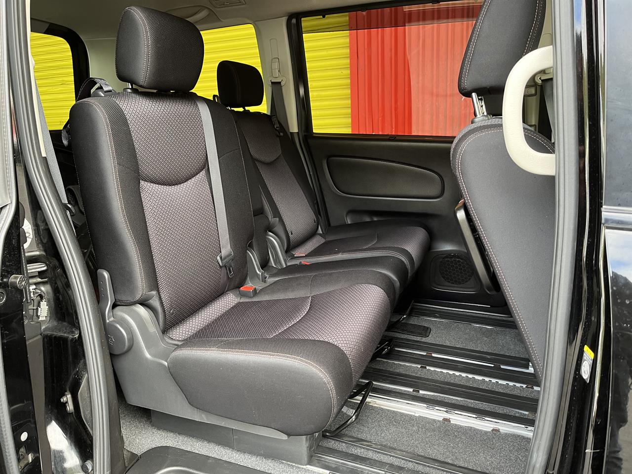 2013 Nissan Serena