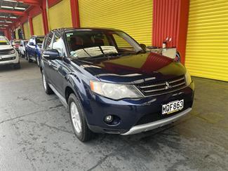 2010 Mitsubishi Outlander - Thumbnail