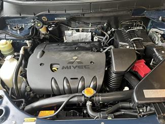 2010 Mitsubishi Outlander - Thumbnail