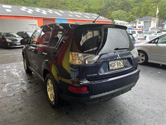 2010 Mitsubishi Outlander - Thumbnail