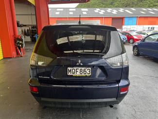2010 Mitsubishi Outlander - Thumbnail