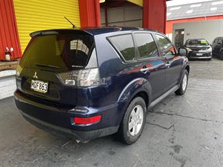 2010 Mitsubishi Outlander - Thumbnail