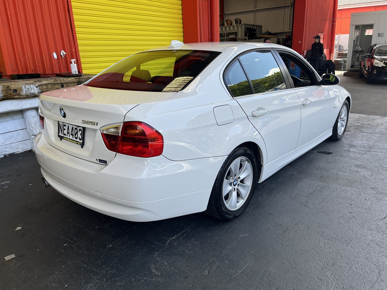 2009 BMW 325i