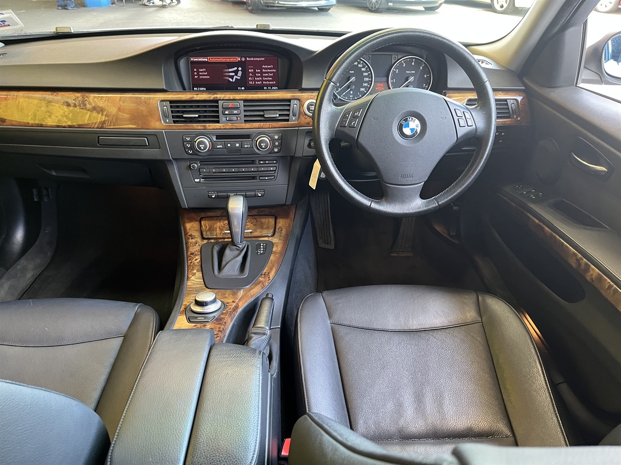 2009 BMW 325i