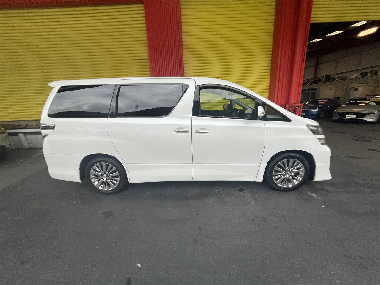 2014 Toyota Vellfire