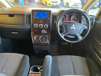 2009 Mitsubishi DELICA - Thumbnail