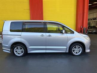 2009 Mitsubishi DELICA - Thumbnail