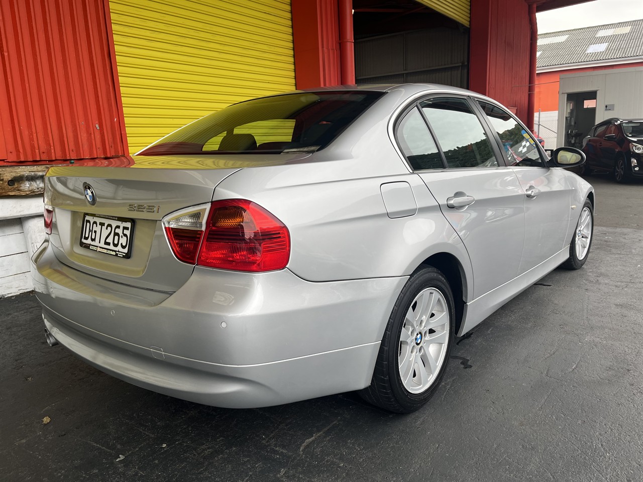 2006 BMW 325i
