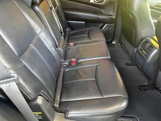 2013 Nissan pathfinder - Thumbnail