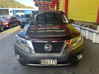 2013 Nissan pathfinder - Thumbnail
