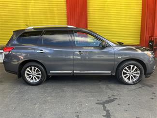 2013 Nissan pathfinder - Thumbnail