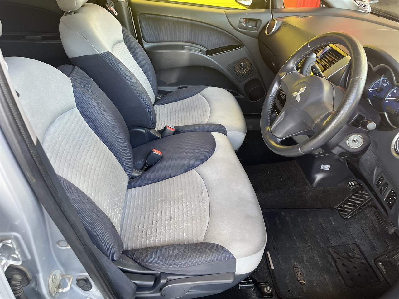 2004 Mitsubishi Colt