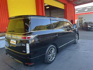 2012 Nissan ELGRAND - Thumbnail