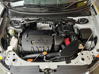 2009 Mitsubishi Outlander - Thumbnail