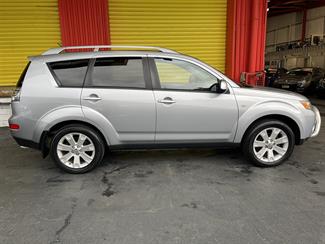2009 Mitsubishi Outlander - Thumbnail