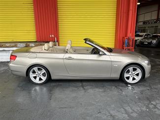 2009 BMW 320i - Thumbnail
