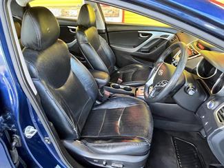 2011 Hyundai elantra - Thumbnail