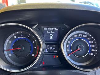 2011 Hyundai elantra - Thumbnail