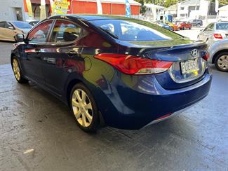 2011 Hyundai elantra - Thumbnail