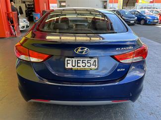 2011 Hyundai elantra - Thumbnail