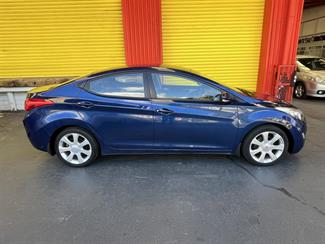 2011 Hyundai elantra - Thumbnail